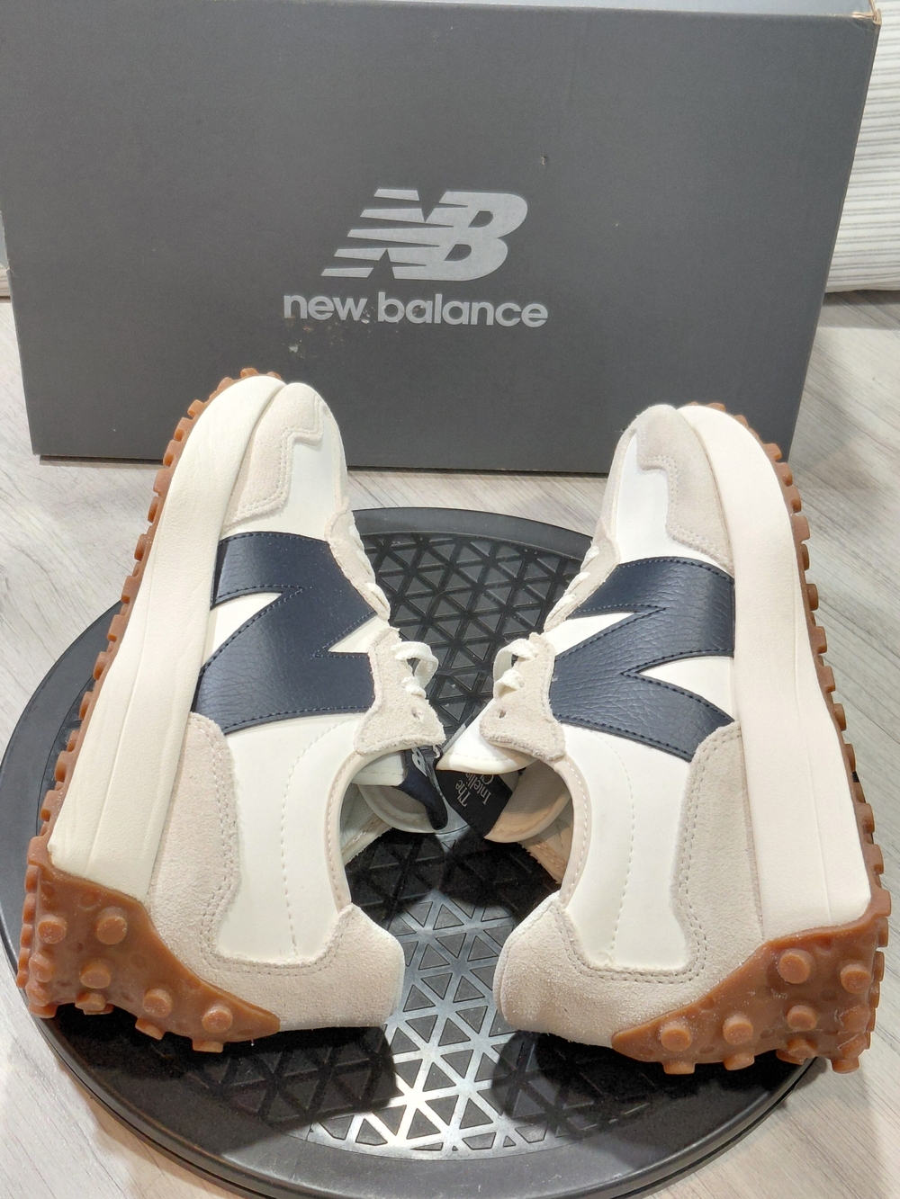 New Balance Womens 327 Vintage 70's  Design Moonbeam - Outerspace White Navy 7.5 - Picture 9 of 16